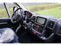 Peugeot Boxer 2.2 BlueHDi 140 L3H2 3.5t in Nieuwstaat |Betimmerd |BPM vrij |Trekhaak |Camera |Cruise |Navi |DEMO |EURO6D |3500 KG |Parkeersensoren |Carplay |Android auto