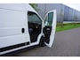 Peugeot Boxer 2.2 BlueHDi 140 L3H2 3.5t in Nieuwstaat |Betimmerd |BPM vrij |Trekhaak |Camera |Cruise |Navi |DEMO |EURO6D |3500 KG |Parkeersensoren |Carplay |Android auto