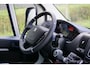 Peugeot Boxer 2.2 BlueHDi 140 L3H2 3.5t in Nieuwstaat |Betimmerd |BPM vrij |Trekhaak |Camera |Cruise |Navi |DEMO |EURO6D |3500 KG |Parkeersensoren |Carplay |Android auto
