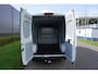 Peugeot Boxer 2.2 BlueHDi 140 L3H2 3.5t in Nieuwstaat |Betimmerd |BPM vrij |Trekhaak |Camera |Cruise |Navi |DEMO |EURO6D |3500 KG |Parkeersensoren |Carplay |Android auto
