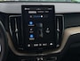 Volvo XC60 2.0 T6 Plug-in hybrid AWD Ultra Dark PHEV, Automaat, Panoramadak, Stoelverwarming, Stuurverwarming, Trekhaak semi elektrisch wegklapbaar, Lederen bekleding, 360 graden parkeercamera, Head-up display