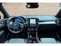 Volvo XC40 2.0 B4 Plus Dark | Stoel-/ stuurwielverwarming | Trekhaak, inklapbaar | Achteruitrijcamera | Adaptieve cruise control | BLIS | Elektrisch verstelbare voorstoelen met geheugenfunctie | 19 inch. lichtmetalen velgen | All-season banden | Harman Kardon | Apple carplay/ Android auto