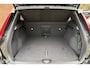 Volvo XC40 2.0 B4 Plus Dark | Stoel-/ stuurwielverwarming | Trekhaak, inklapbaar | Achteruitrijcamera | Adaptieve cruise control | BLIS | Elektrisch verstelbare voorstoelen met geheugenfunctie | 19 inch. lichtmetalen velgen | All-season banden | Harman Kardon | Apple carplay/ Android auto