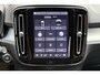 Volvo XC40 2.0 B4 Plus Dark | Stoel-/ stuurwielverwarming | Trekhaak, inklapbaar | Achteruitrijcamera | Adaptieve cruise control | BLIS | Elektrisch verstelbare voorstoelen met geheugenfunctie | 19 inch. lichtmetalen velgen | All-season banden | Harman Kardon | Apple carplay/ Android auto