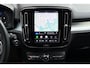 Volvo XC40 2.0 B4 Plus Dark | Stoel-/ stuurwielverwarming | Trekhaak, inklapbaar | Achteruitrijcamera | Adaptieve cruise control | BLIS | Elektrisch verstelbare voorstoelen met geheugenfunctie | 19 inch. lichtmetalen velgen | All-season banden | Harman Kardon | Apple carplay/ Android auto
