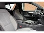 Volvo XC40 2.0 B4 Plus Dark | Stoel-/ stuurwielverwarming | Trekhaak, inklapbaar | Achteruitrijcamera | Adaptieve cruise control | BLIS | Elektrisch verstelbare voorstoelen met geheugenfunctie | 19 inch. lichtmetalen velgen | All-season banden | Harman Kardon | Apple carplay/ Android auto