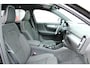 Volvo EC40 Single Motor Extended Range Plus Black Ed. 82 kWh | Eerste registratie september 2026 | Visual Park Assist met 360° Camera | Harman/Kardon | Vast Panoramadak | Elektrisch Verstelbare Voorstoelen Met Geheugen | Connect Microtech/Nubuck Bekleding | BLIS | Adaptive Cruise Control | Stoelverwarming Voor- en Achter | Stuurverwarming | Pilot Assist | Elektrische Achterklep Met Sensorsturing | Keyless |