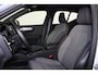 Volvo XC40 B4 Plus Dark - IntelliSafe Assist & Surround - Harman/Kardon audio - Parkeercamera achter - Verwarmde voorstoelen & stuur - Parkeersensoren voor & achter - Elektr. bedienb. voorstoelen met geheugen links - Draadloze tel. lader - Inklapbare trekhaak - 19' LMV