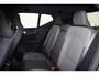 Volvo XC40 B4 Plus Dark - IntelliSafe Assist & Surround - Harman/Kardon audio - Parkeercamera achter - Verwarmde voorstoelen & stuur - Parkeersensoren voor & achter - Elektr. bedienb. voorstoelen met geheugen links - Draadloze tel. lader - Inklapbare trekhaak - 19' LMV