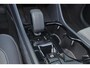 Volvo XC40 B4 Plus Dark - IntelliSafe Assist & Surround - Harman/Kardon audio - Parkeercamera achter - Verwarmde voorstoelen & stuur - Parkeersensoren voor & achter - Elektr. bedienb. voorstoelen met geheugen links - Draadloze tel. lader - Inklapbare trekhaak - 19' LMV