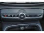 Volvo XC40 B4 Plus Dark - IntelliSafe Assist & Surround - Harman/Kardon audio - Parkeercamera achter - Verwarmde voorstoelen & stuur - Parkeersensoren voor & achter - Elektr. bedienb. voorstoelen met geheugen links - Draadloze tel. lader - Inklapbare trekhaak - 19' LMV