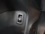 Mercedes-Benz A-klasse 200 Business Solution AMG | Night | Achteruitrijcamera | Sfeerverlichting | Privacybeglazing | Stoelverwarming | Apple Carplay |