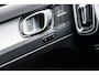 Volvo XC40 2.0 B4 Plus Dark | Trekhaak | Panoramadak | Lichtmetalen Velgen 19 inch | All-Season banden | Harman Kardon Audio | Achteruitrijcamera | Parkeersensoren | Keyless Entry | Elektrische Achterklep | Elektrisch Verstelbare Voorstoelen | Stoelverwarming | Google Navigatie | Apple Carplay | Android Auto