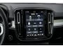 Volvo XC40 2.0 B4 Plus Dark | Trekhaak | Panoramadak | Lichtmetalen Velgen 19 inch | All-Season banden | Harman Kardon Audio | Achteruitrijcamera | Parkeersensoren | Keyless Entry | Elektrische Achterklep | Elektrisch Verstelbare Voorstoelen | Stoelverwarming | Google Navigatie | Apple Carplay | Android Auto