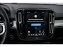 Volvo XC40 2.0 B4 Plus Dark | Trekhaak | Panoramadak | Lichtmetalen Velgen 19 inch | All-Season banden | Harman Kardon Audio | Achteruitrijcamera | Parkeersensoren | Keyless Entry | Elektrische Achterklep | Elektrisch Verstelbare Voorstoelen | Stoelverwarming | Google Navigatie | Apple Carplay | Android Auto