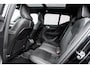 Volvo XC40 2.0 B4 Plus Dark | Trekhaak | Panoramadak | Lichtmetalen Velgen 19 inch | All-Season banden | Harman Kardon Audio | Achteruitrijcamera | Parkeersensoren | Keyless Entry | Elektrische Achterklep | Elektrisch Verstelbare Voorstoelen | Stoelverwarming | Google Navigatie | Apple Carplay | Android Auto