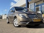 Mercedes-Benz B-klasse 180 Ambition / Nieuwe-Ketting / Grote-Beurt / NL-Auto / Automaat / Cruise-Control / Trekhaak / Leder / Navi / Radio-Bluetooth / Houtafwerking-Interieur / Flippers / PDC V+A / 16'' LMV / All-Season / ENZ.