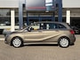 Mercedes-Benz B-klasse 180 Ambition / Nieuwe-Ketting / Grote-Beurt / NL-Auto / Automaat / Cruise-Control / Trekhaak / Leder / Navi / Radio-Bluetooth / Houtafwerking-Interieur / Flippers / PDC V+A / 16'' LMV / All-Season / ENZ.