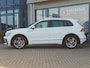 Volkswagen Tiguan 1.4 TSI R-Line, Trekhaak / Elektr. Schuifdak / Full LED / Carplay + Android Auto / 19' LMV