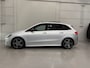 Mercedes-Benz B-klasse 200 AMG aut. 58.889KM/PANO/TREKHAAK/MEMORY/LED/CAMERA/CARBON/18" AMG/AMG-SPORT-STOELEN/DODE-HOEK/LANE-ASSIST/EL.A.KLEP/PRIVACY/DONKERE-HEMEL/NIGHT-PAKKET/IRIDIUM-SILVER/UNIEKE AUTO,ABSOLUTE NIEUWSTAAT