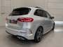 Mercedes-Benz B-klasse 200 AMG aut. 58.889KM/PANO/TREKHAAK/MEMORY/LED/CAMERA/CARBON/18" AMG/AMG-SPORT-STOELEN/DODE-HOEK/LANE-ASSIST/EL.A.KLEP/PRIVACY/DONKERE-HEMEL/NIGHT-PAKKET/IRIDIUM-SILVER/UNIEKE AUTO,ABSOLUTE NIEUWSTAAT