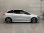Mercedes-Benz B-klasse 200 AMG aut. 58.889KM/PANO/TREKHAAK/MEMORY/LED/CAMERA/CARBON/18" AMG/AMG-SPORT-STOELEN/DODE-HOEK/LANE-ASSIST/EL.A.KLEP/PRIVACY/DONKERE-HEMEL/NIGHT-PAKKET/IRIDIUM-SILVER/UNIEKE AUTO,ABSOLUTE NIEUWSTAAT