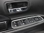 Mitsubishi Outlander 2.0 PHEV instyle+ Bluetooth, Cruise control adaptief, Parkeersensor voor en achter, Rondomzicht camera, Verwarmde voorruit Een ruime en luxe SUV met een comfortabele uitstraling en veel praktische mogelijkheden. Dankzij de plug-in hybride aandrijving combineert hij kracht en comfort met een efficiënte rijervaring