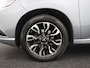Mitsubishi Outlander 2.0 PHEV instyle+ Bluetooth, Cruise control adaptief, Parkeersensor voor en achter, Rondomzicht camera, Verwarmde voorruit Een ruime en luxe SUV met een comfortabele uitstraling en veel praktische mogelijkheden. Dankzij de plug-in hybride aandrijving combineert hij kracht en comfort met een efficiënte rijervaring