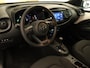 Toyota Aygo X Hybrid 115 Pulse - NIEUW MODEL - KEYLESS START - STOEL VERWARMING - DRAADLOZE TELEFOONLADER - AUTOMATISCH INKLAPBARE BUITENSPIEGELS - ADAPTIEVE CRUISE CONTROL - LICHTMETALEN VELGEN - VOORSTOELEN VERWARMD