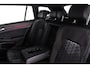 Volkswagen Golf Variant R-Line 1.5 eTSI 150pk DSG Automaat Adaptive cruise control, Achteruitrijcamera, Stoelverwarming, Parkeersensoren, LED koplampen, Stuurwiel verwarmd