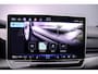 Volkswagen Golf Variant R-Line 1.5 eTSI 150pk DSG Automaat Adaptive cruise control, Achteruitrijcamera, Stoelverwarming, Parkeersensoren, LED koplampen, Stuurwiel verwarmd