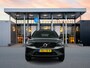 Volvo XC40 B4 Plus Dark | 19" Allseason | Panoramadak | Leder/Nubuck | Trekhaak | Harman Kardon | Elektr. verst. Stoelen | Parkeercamera | Stoel/Stuurverwarming