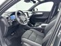 Volvo XC40 B4 Plus Dark | 19" Allseason | Panoramadak | Leder/Nubuck | Trekhaak | Harman Kardon | Elektr. verst. Stoelen | Parkeercamera | Stoel/Stuurverwarming