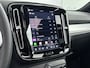 Volvo XC40 B4 Plus Dark | 19" Allseason | Panoramadak | Leder/Nubuck | Trekhaak | Harman Kardon | Elektr. verst. Stoelen | Parkeercamera | Stoel/Stuurverwarming
