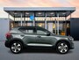 Volvo XC40 B4 Plus Dark | 19" Allseason | Panoramadak | Leder/Nubuck | Trekhaak | Harman Kardon | Elektr. verst. Stoelen | Parkeercamera | Stoel/Stuurverwarming