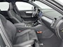Volvo XC40 B4 Plus Dark | 19" Allseason | Panoramadak | Leder/Nubuck | Trekhaak | Harman Kardon | Elektr. verst. Stoelen | Parkeercamera | Stoel/Stuurverwarming