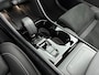 Volvo XC40 B4 Plus Dark | 19" Allseason | Panoramadak | Leder/Nubuck | Trekhaak | Harman Kardon | Elektr. verst. Stoelen | Parkeercamera | Stoel/Stuurverwarming