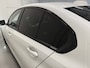 BMW 3-Serie 320e Edition CAMERA/LEER-SPORT/MEMORY/LIVE COCKPIT PRO/LED/CARPLAY/SFEER/18"/PRIVACY/SHADOW-LINE/MINERALWEISS PARELMOER/NET OH BEURT GEHAD