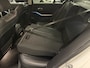 BMW 3-Serie 320e Edition CAMERA/LEER-SPORT/MEMORY/LIVE COCKPIT PRO/LED/CARPLAY/SFEER/18"/PRIVACY/SHADOW-LINE/MINERALWEISS PARELMOER/NET OH BEURT GEHAD