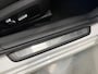 BMW 3-Serie 320e Edition CAMERA/LEER-SPORT/MEMORY/LIVE COCKPIT PRO/LED/CARPLAY/SFEER/18"/PRIVACY/SHADOW-LINE/MINERALWEISS PARELMOER/NET OH BEURT GEHAD