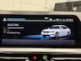 BMW 3-Serie 320e Edition CAMERA/LEER-SPORT/MEMORY/LIVE COCKPIT PRO/LED/CARPLAY/SFEER/18"/PRIVACY/SHADOW-LINE/MINERALWEISS PARELMOER/NET OH BEURT GEHAD