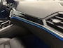 BMW 3-Serie 320e Edition CAMERA/LEER-SPORT/MEMORY/LIVE COCKPIT PRO/LED/CARPLAY/SFEER/18"/PRIVACY/SHADOW-LINE/MINERALWEISS PARELMOER/NET OH BEURT GEHAD