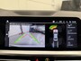 BMW 3-Serie 320e Edition CAMERA/LEER-SPORT/MEMORY/LIVE COCKPIT PRO/LED/CARPLAY/SFEER/18"/PRIVACY/SHADOW-LINE/MINERALWEISS PARELMOER/NET OH BEURT GEHAD