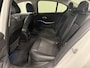 BMW 3-Serie 320e Edition CAMERA/LEER-SPORT/MEMORY/LIVE COCKPIT PRO/LED/CARPLAY/SFEER/18"/PRIVACY/SHADOW-LINE/MINERALWEISS PARELMOER/NET OH BEURT GEHAD