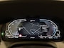 BMW 3-Serie 320e Edition CAMERA/LEER-SPORT/MEMORY/LIVE COCKPIT PRO/LED/CARPLAY/SFEER/18"/PRIVACY/SHADOW-LINE/MINERALWEISS PARELMOER/NET OH BEURT GEHAD