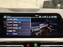 BMW 3-Serie 320e Edition CAMERA/LEER-SPORT/MEMORY/LIVE COCKPIT PRO/LED/CARPLAY/SFEER/18"/PRIVACY/SHADOW-LINE/MINERALWEISS PARELMOER/NET OH BEURT GEHAD