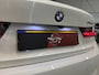 BMW 3-Serie 320e Edition CAMERA/LEER-SPORT/MEMORY/LIVE COCKPIT PRO/LED/CARPLAY/SFEER/18"/PRIVACY/SHADOW-LINE/MINERALWEISS PARELMOER/NET OH BEURT GEHAD