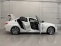 BMW 3-Serie 320e Edition CAMERA/LEER-SPORT/MEMORY/LIVE COCKPIT PRO/LED/CARPLAY/SFEER/18"/PRIVACY/SHADOW-LINE/MINERALWEISS PARELMOER/NET OH BEURT GEHAD