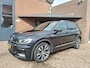 Volkswagen Tiguan 2.0 TSI 4Motion Highline R-Line 220PK DSG Trekhaak / Carplay / Navigatie / Achteruitrijcamera / DAB Radio / Led