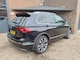 Volkswagen Tiguan 2.0 TSI 4Motion Highline R-Line 220PK DSG Trekhaak / Carplay / Navigatie / Achteruitrijcamera / DAB Radio / Led